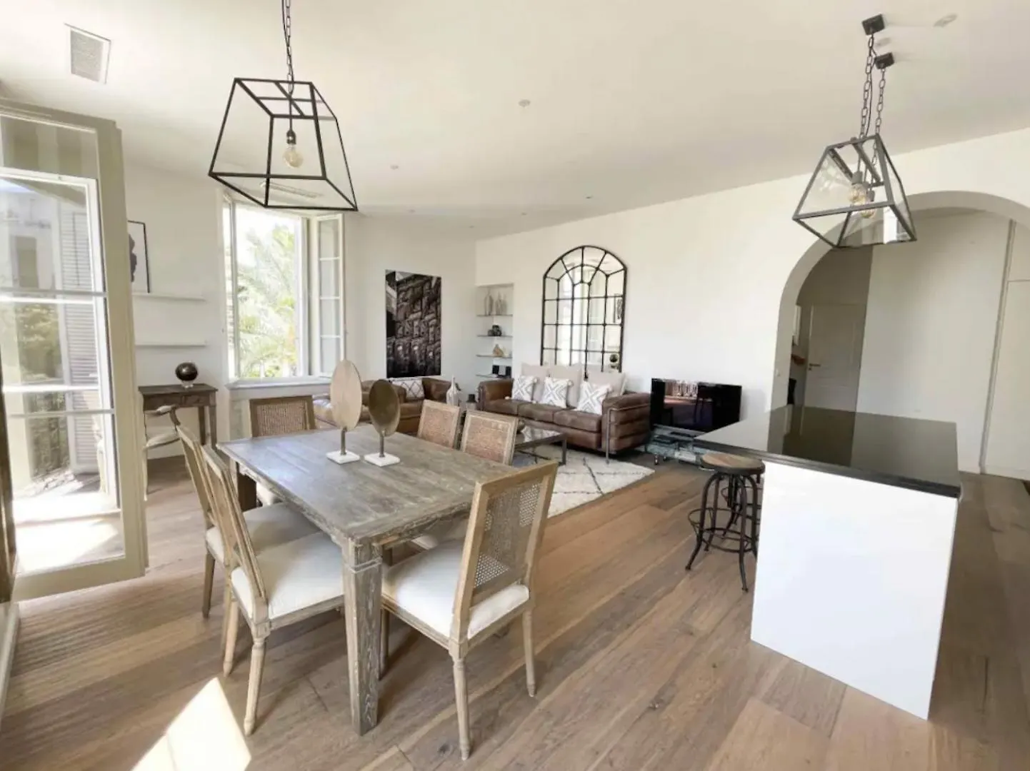 Beautifully Renovated 3 Bedroom Apartment In The Heart Of Cannes 0*,  France
