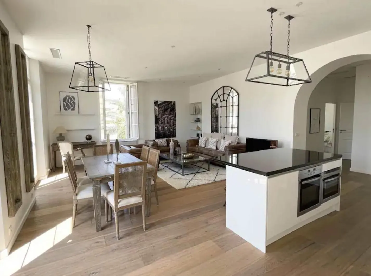 Beautifully Renovated 3 Bedroom Apartment In The Heart Of Cannes
