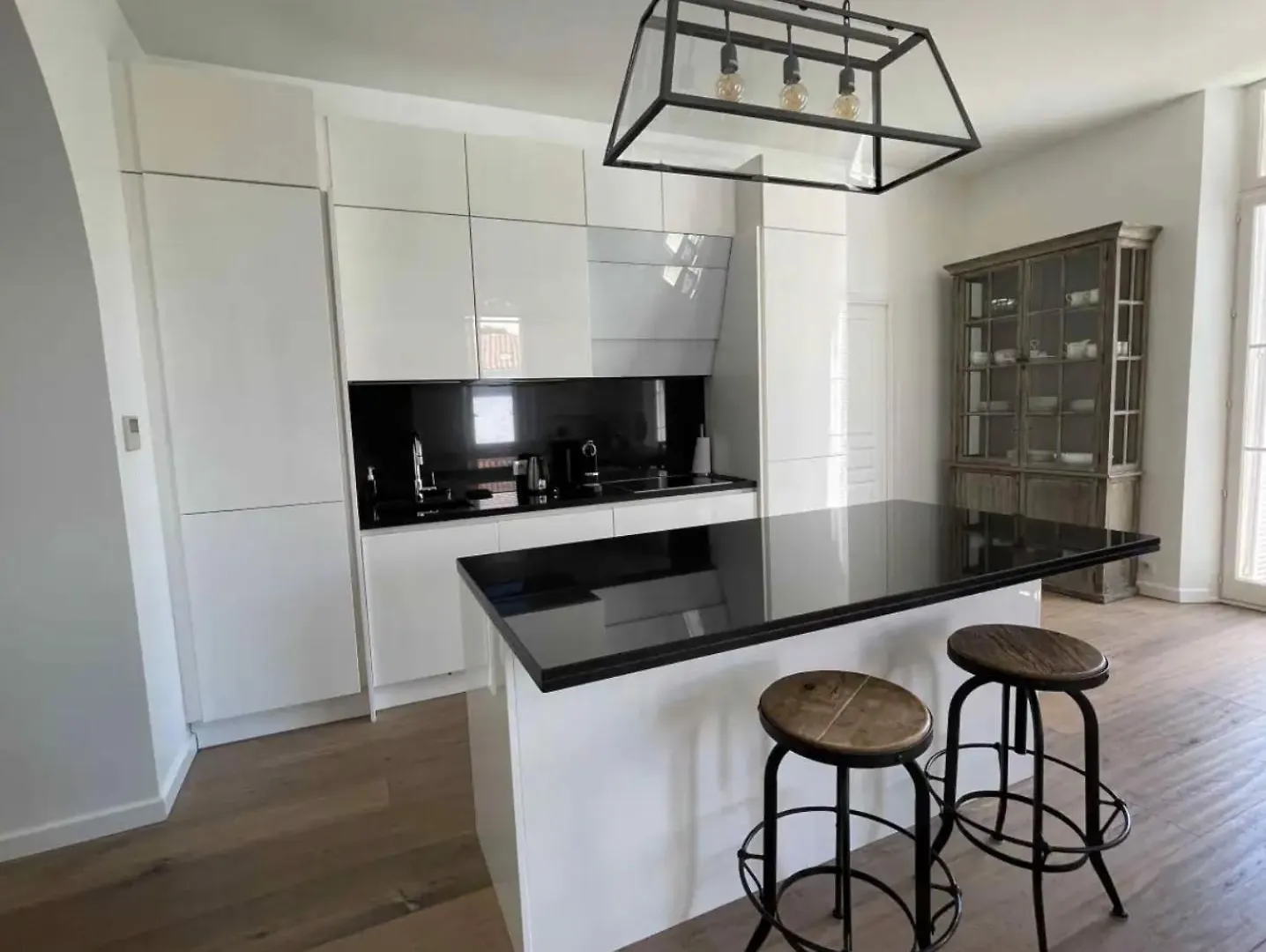 Beautifully Renovated 3 Bedroom Apartment In The Heart Of Cannes
