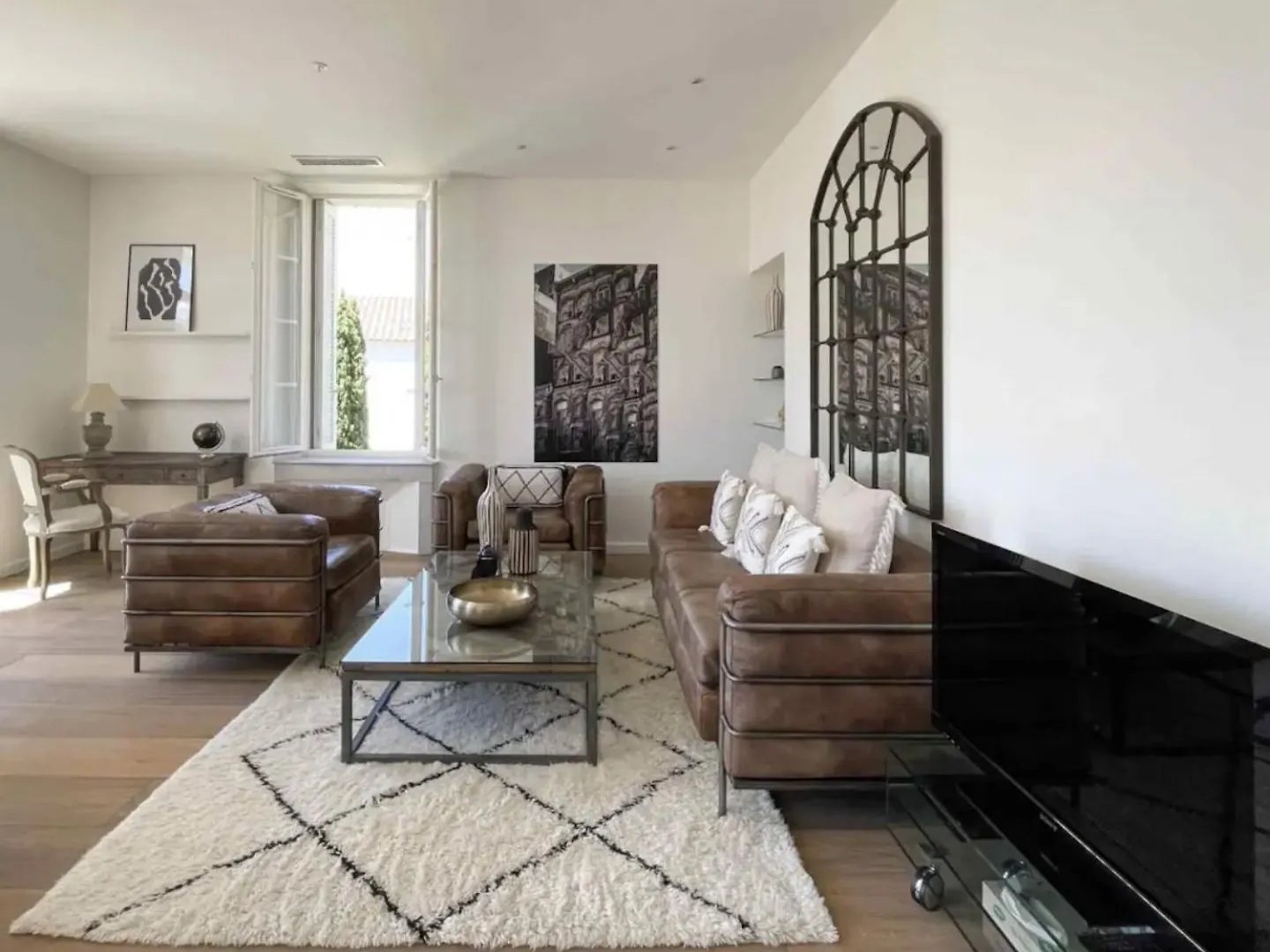 Beautifully Renovated 3 Bedroom Apartment In The Heart Of Cannes